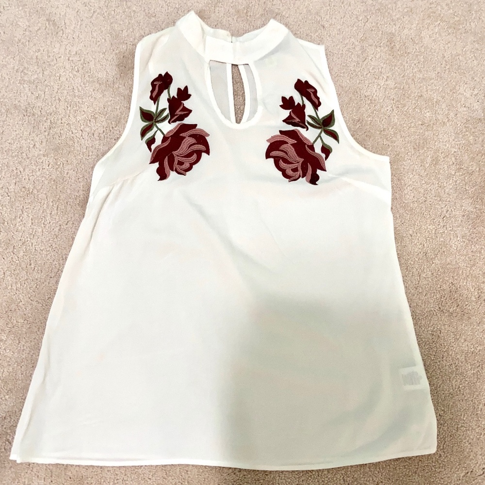 White Roses Keyhole Blouse - Picture 3 of 6